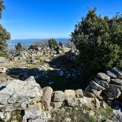 Veduta dei paramenti murari del forte (foto Ivo Piras)