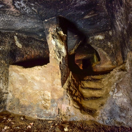 Gli ambienti nella tomba IX con pilastro (foto Ivo Piras)