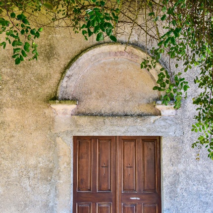 Chiesa di San Pietro. Particolare della facciata