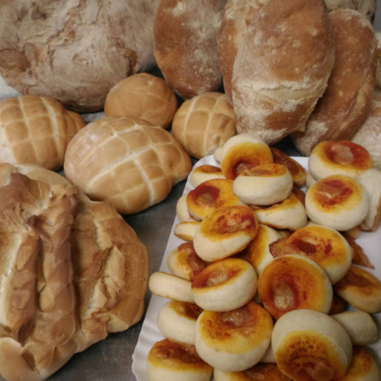 Prodotti del locale. (foto Facebook, Sanna Marianna)