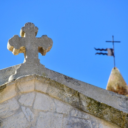 Croce apicale della facciata (foto Ivo Piras)