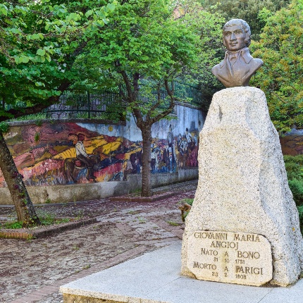 Monumento dedicato a Giovanni Maria Angioj (foto Ivo Piras)