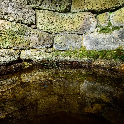 Il piccolo vano dove si raccoglie la vena sorgiva (foto Ivo Piras)