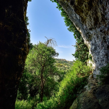 Paesaggio visto dalla grotta (foto Ivo Piras)