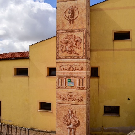 Murale al centro del paese (foto Ivo Piras)