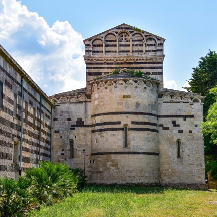 Abside con le tre monofore (foto Ivo Piras)