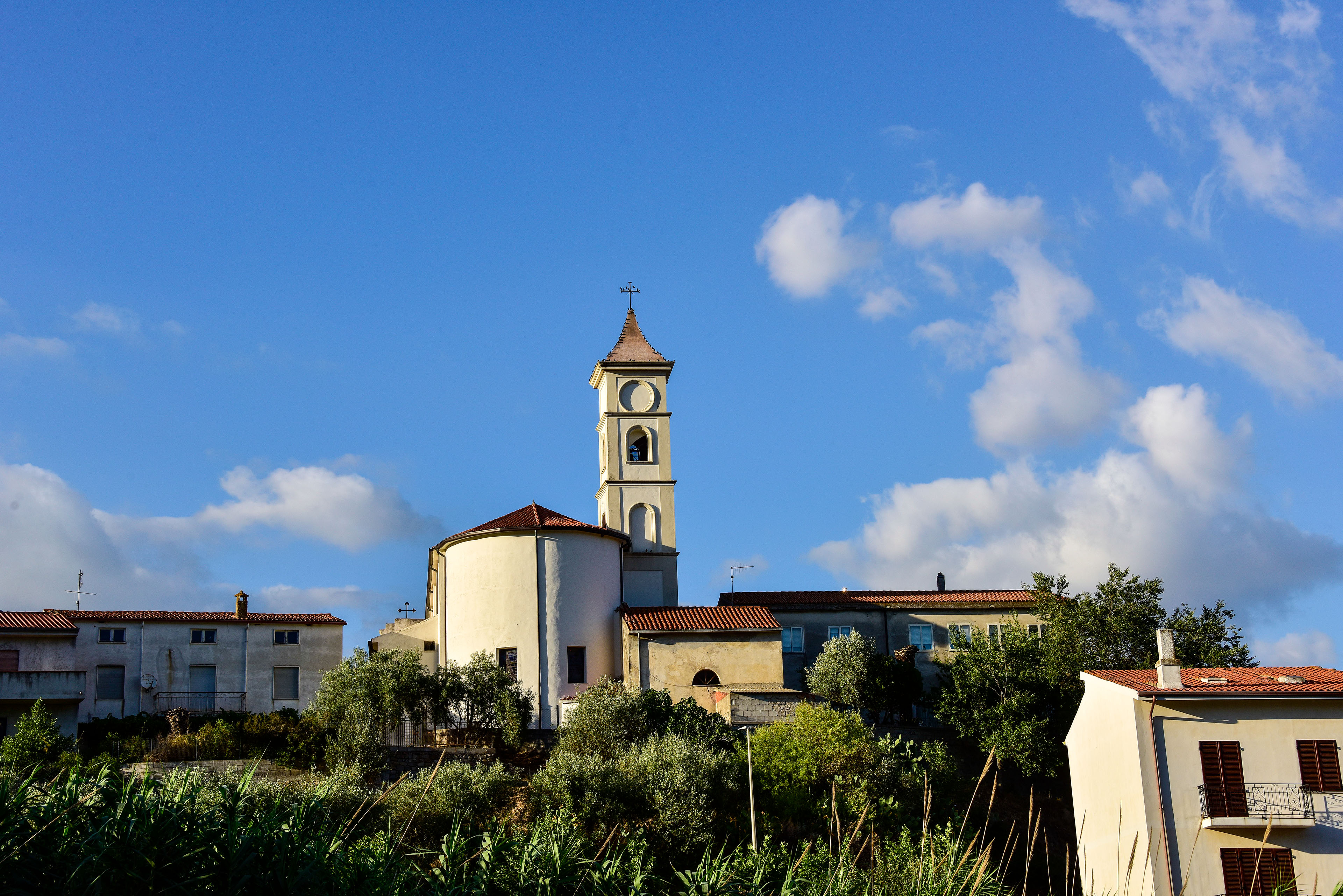 Veduta dell'abside e del campanile (foto Ivo Piras)