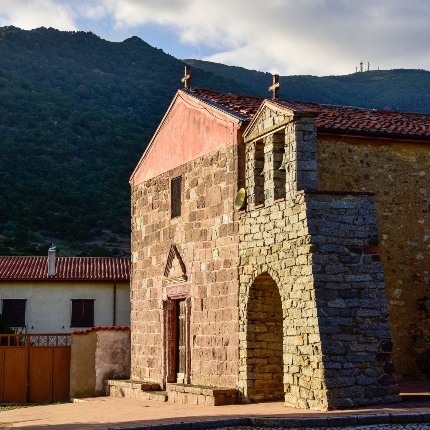 Veduta laterale dell'edificio (foto Ivo Piras)