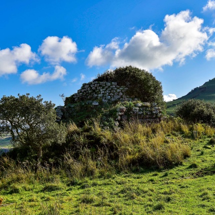 Torre centrale inclusa in un bastione con quattro torri laterali (foto Ivo Piras)