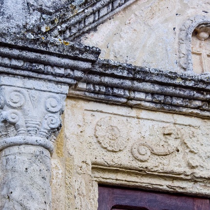 Chiesa di Santa Chiara. Particolare della facciata (foto Ivo Piras)