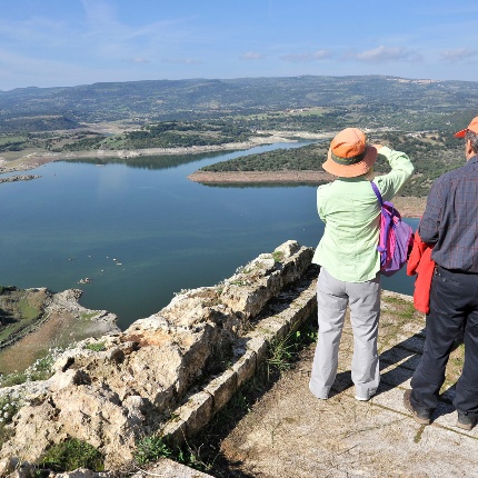 Monteleone Rocca Doria, panorama mozzafiato sul lago (foto Ivo Piras)
