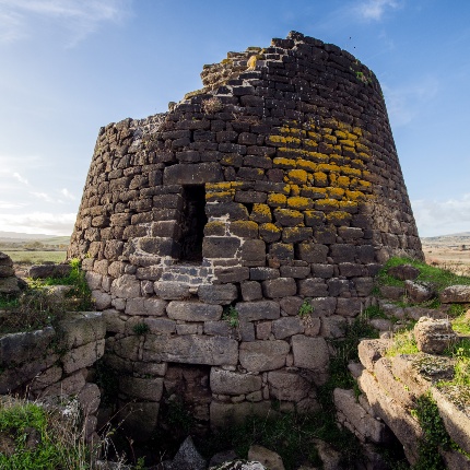 Nuraghe Oes. Particolare della torre centrale (foto Giuseppe Lonis)