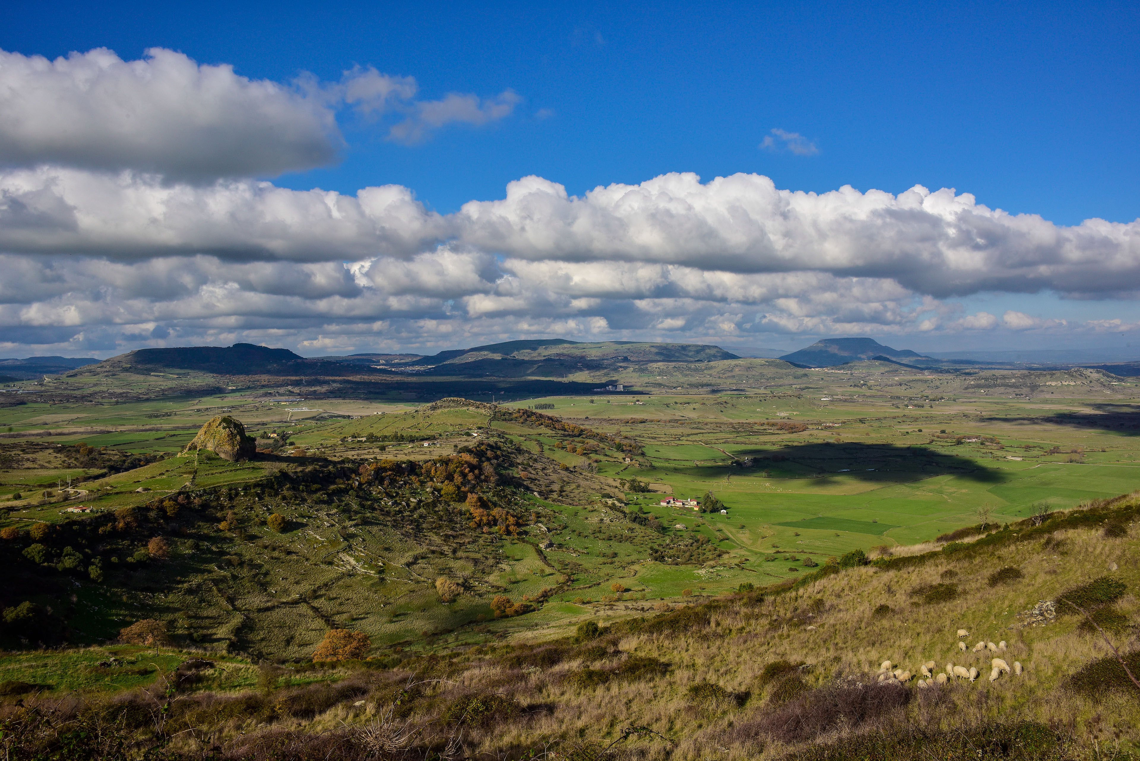 Panoramica di Rocca Mendarza e del territorio circostante (foto Ivo Piras)