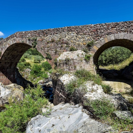 Costruito sul Tirso in età Giudicale probabilmente sulle strutture di un ponte romano (foto Ivo Piras)