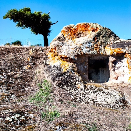 Tomba II (foto Giuseppe Lonis)