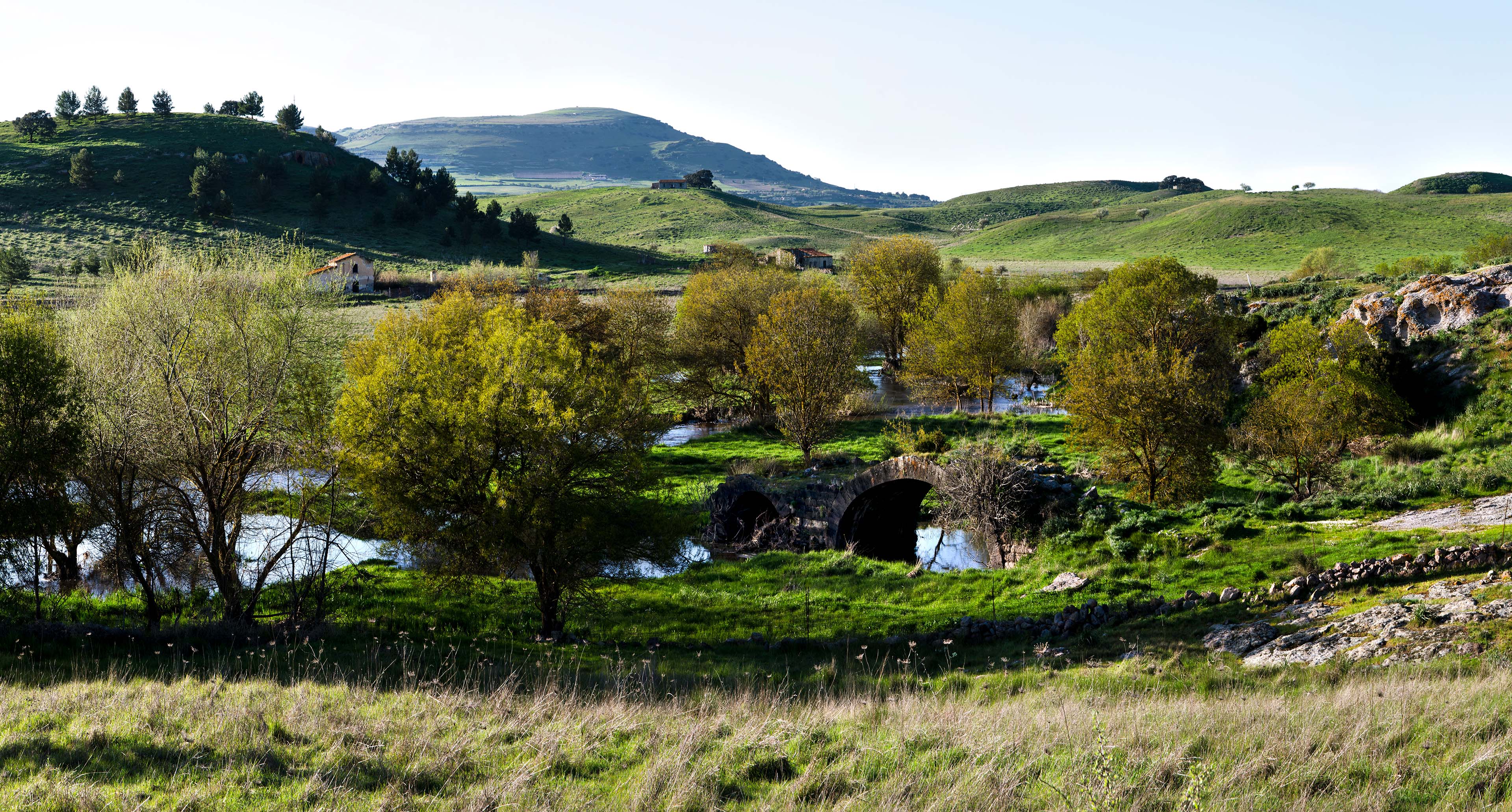 Vista del ponte e del riu Mannu