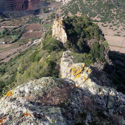 Castello sulla cima del monte (foto Comune di Ittireddu)