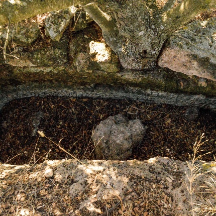 Tomba di età romana (foto Comune di Ittireddu)