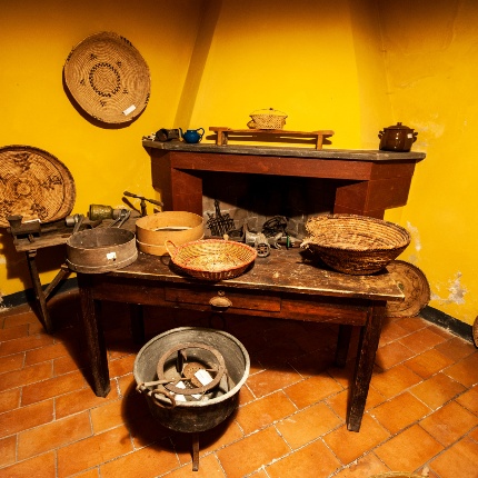 Centro espositivo della Civiltà Contadina. Strumenti della vita contadina esposti (foto Ivo Piras)