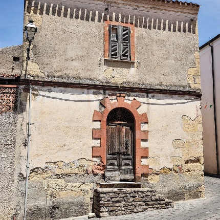 Architettura tipica del centro storico (foto Ivo Piras)