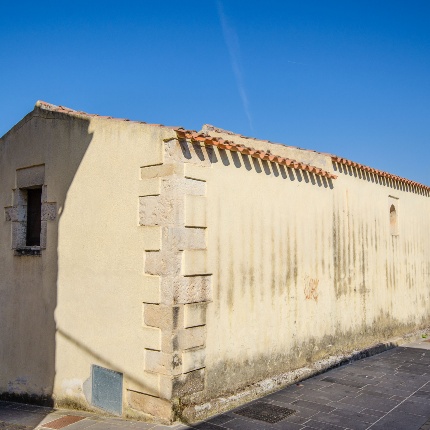 L'abside a pianta quadrata vista dall'esterno (foto Angelo Marras)