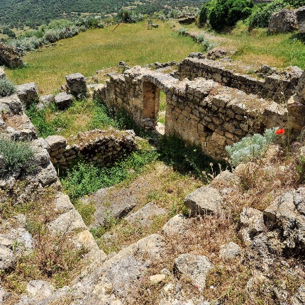 Gli scavi archeologici hanno chiarito che l’area del castello era ben più ampia rispetto a quanto messo in luce (foto Ivo Piras)