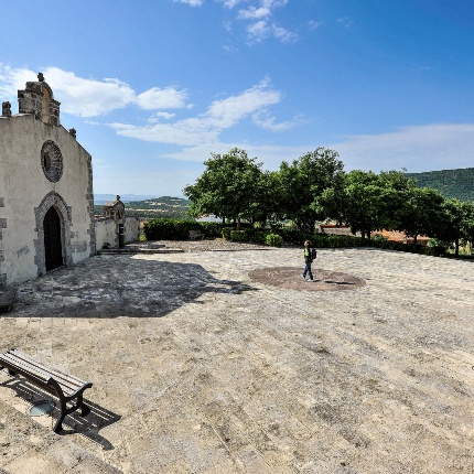 Santo Antonio Abate. La piazza con la chiesa (foto Ivo Piras)