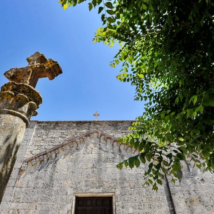 Nella facciata settentrionale sembra riutilizzato l'archetto di tipo romanico (foto Ivo Piras)