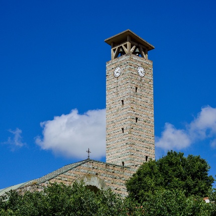 Il campanile a canna quadrata (foto Ivo Piras)