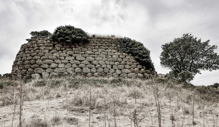 Bastione trilobato costruito attorno alla torre centrale