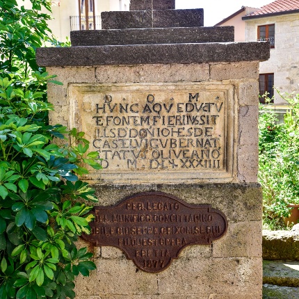 Inscription that recalls the ancient source dating back to 1594 (photoIvo Piras)