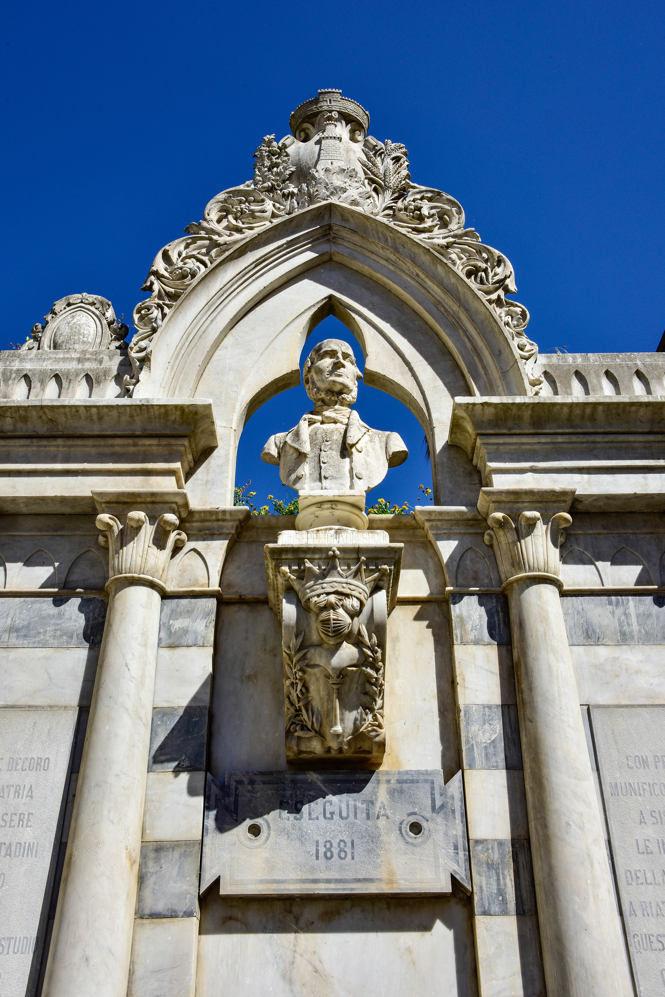 Particolare del busto del nobile ozierese Giuseppe Grixoni Sequi (foto Ivo Piras)