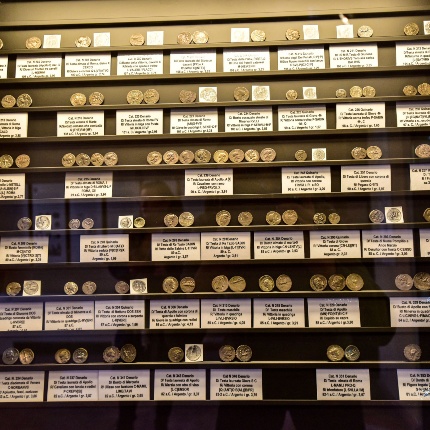 Numismatic collection among the richest on the Island (photoIvo Piras)