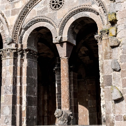 Parte destra del porticato (foto Ivo Piras)