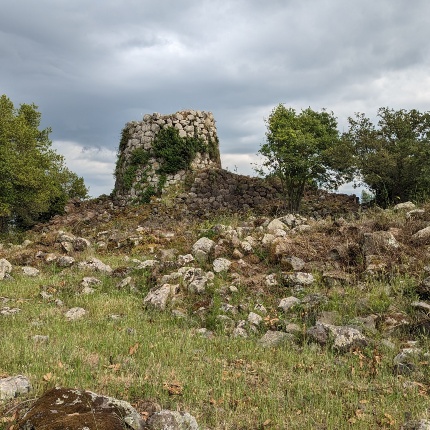 Vista del Nuraghe (foto Angelo Marras)