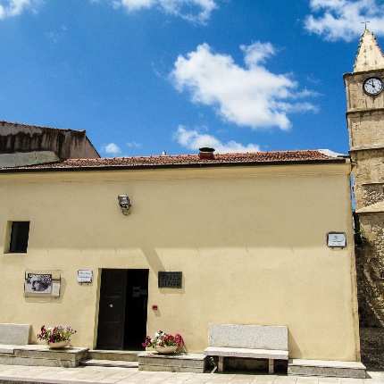 Esterno del museo, ex Monte granatico, di fianco alla chiesa di Santa Giulia (foto Angelo Marras)