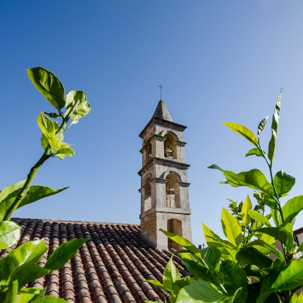 Campanile a pianta quadrata (foto Angelo Marras)