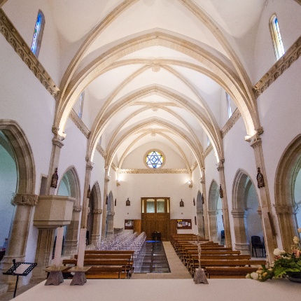 Lo spazio interno è scandito in cinque campate da arcate trasversali (foto Angelo Marras)
