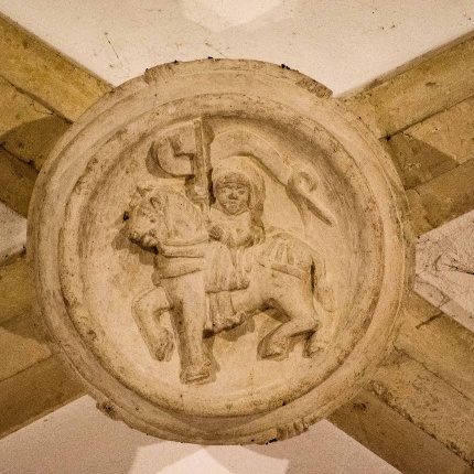 Gemma con l’effige di San Costantino a cavallo (foto Angelo Marras)