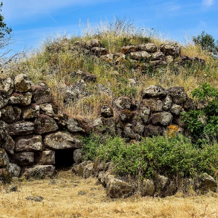 Particolare dell'ingresso al cortile nella cortina sud-est (foto Ivo Piras)