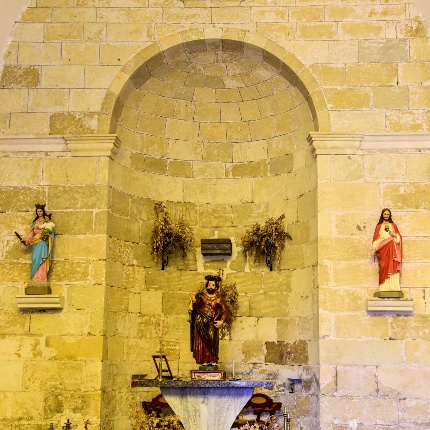 Interno dell'edificio con una sola navata senza cappelle (foto Ivo Piras)