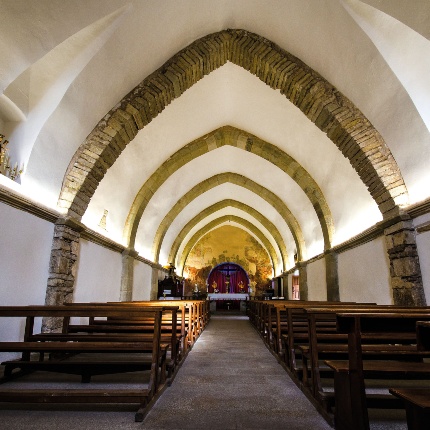 La navata unica con copertura a volta a sesto acuto sostenuta da quattro nervature (foto Angelo Marras)