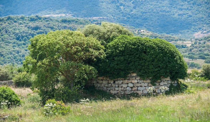Il monumento è ubicato in un’altura a controllo della valle del Temo