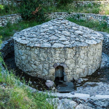 Fonti di Abbarghente o Mudeju, dalle quali sgorga acqua naturalmente frizzante e termale di origine vulcanica (foto Ivo Piras)