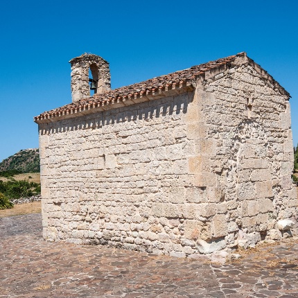 Veduta laterale della chiesa con l’abside non è più visibile (foto Ivo Piras)