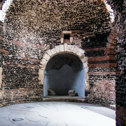 Veduta dell'ambiente interno (foto Fpittui - CC BY 2.5)