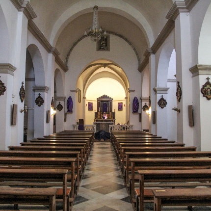 L'interno si presenta a navata unica con cappelle laterali e il presbiterio voltato a crociera con nervature e gemma pendula (foto Gianni Careddu - CC BY-SA 4.0)