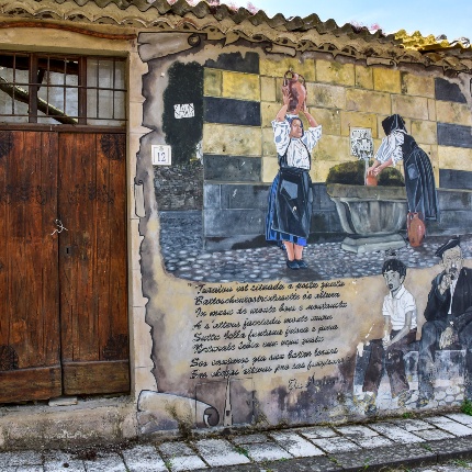 Murale nel centro storico (foto Ivo Piras)