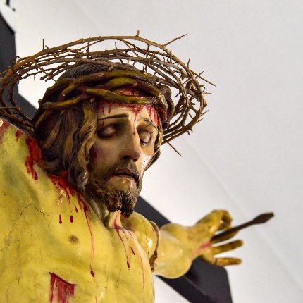 Particolare del Cristo in croce (foto Ivo Piras)