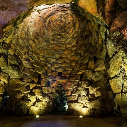 Torre centrale al piano terra (foto Giuseppe Lonis)